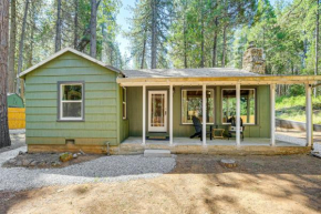 Cozy Murphys Cabin with Fire Pit, Walk to Winery!